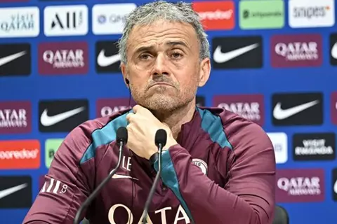 إنريكي يرد على تصريحات كولو مواني: من الصعب الاستقرار في باريس